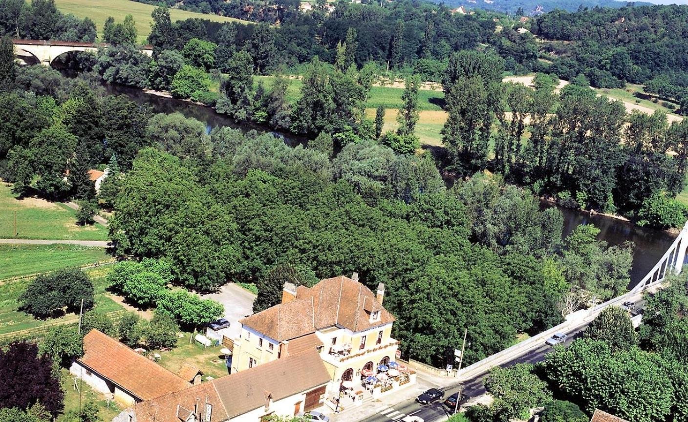 Hotel Du Pont Et Restaurant A Groléjac Exteriör bild